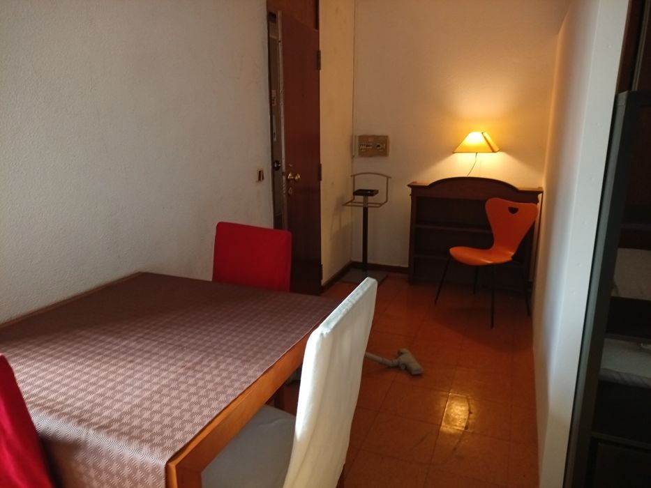 Alugo espaço com WC privado