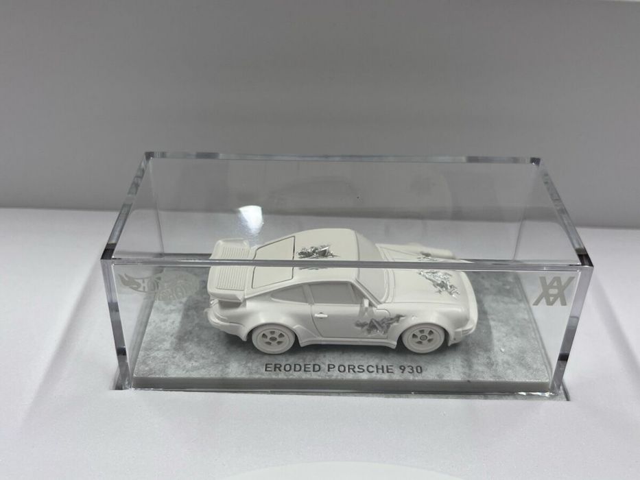 Hot Wheels Porsche 930 x Arsham  ERODED 911 Turbo 930 unikat modernART