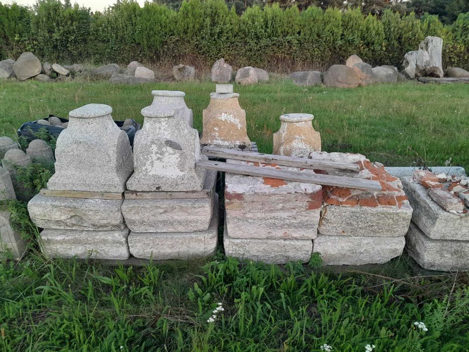 Kolumny granitowe zabytek  zestaw wieloelementowy. 5 kompletów