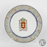 Prato em porcelana da China com brasão do Reino de Portugal