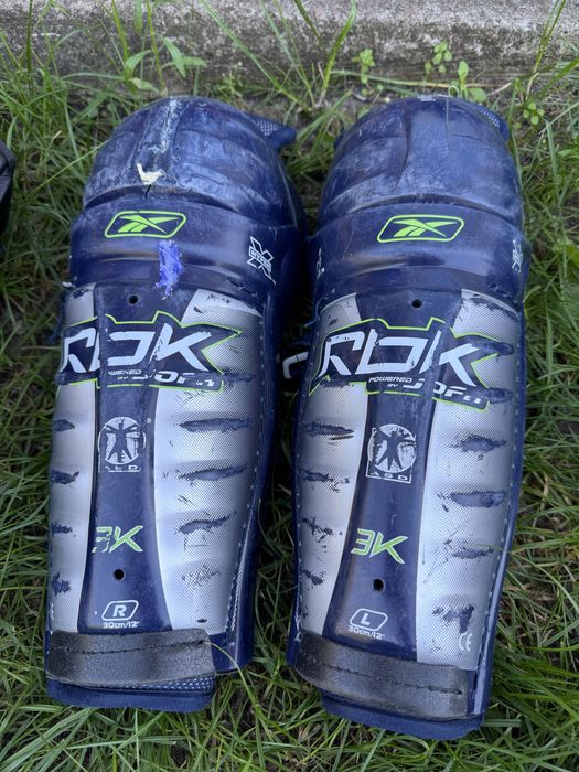 Хокейні щитки, лікті, краги та шолом. Bauer, Easton, CCM, Reebok
