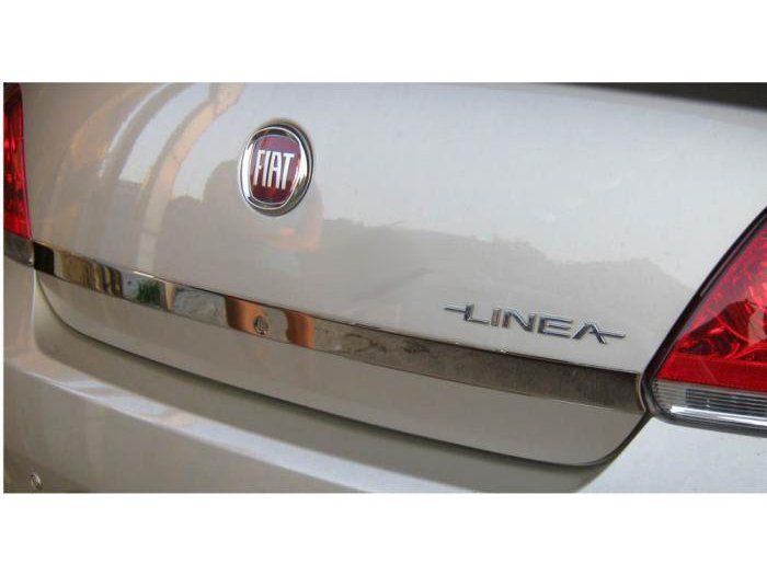 Fiat Linea 2006-2012 Хром накладка над номером Carmos