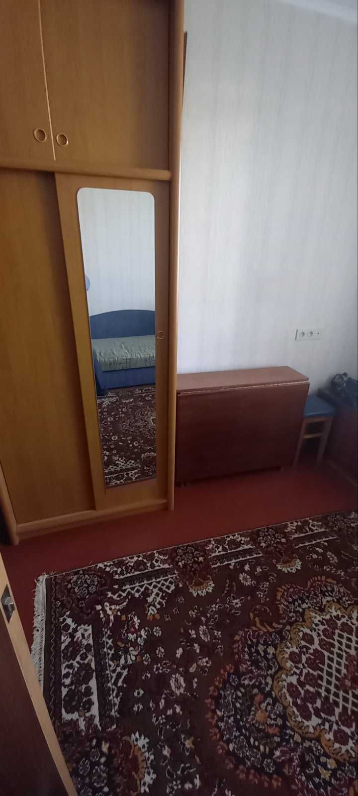 Злають 2 кімнати  в центральномy  районі  з 26  09 для дівчат