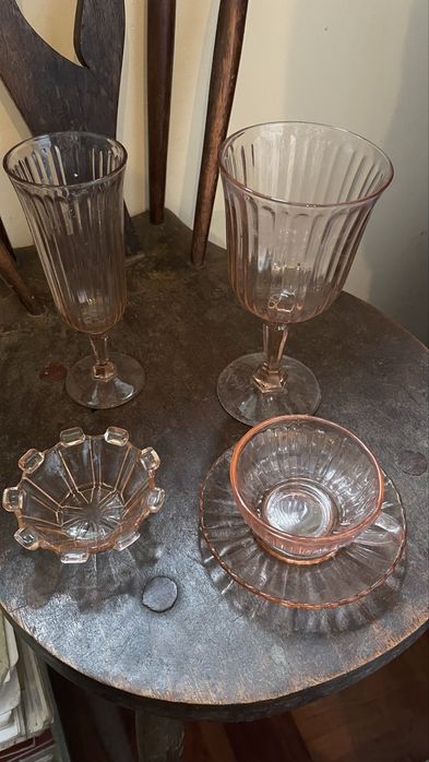 Conjunto De Algumas Peças De Louça