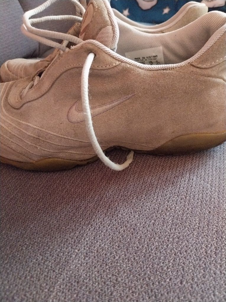 Zamszowe męskie buty nike