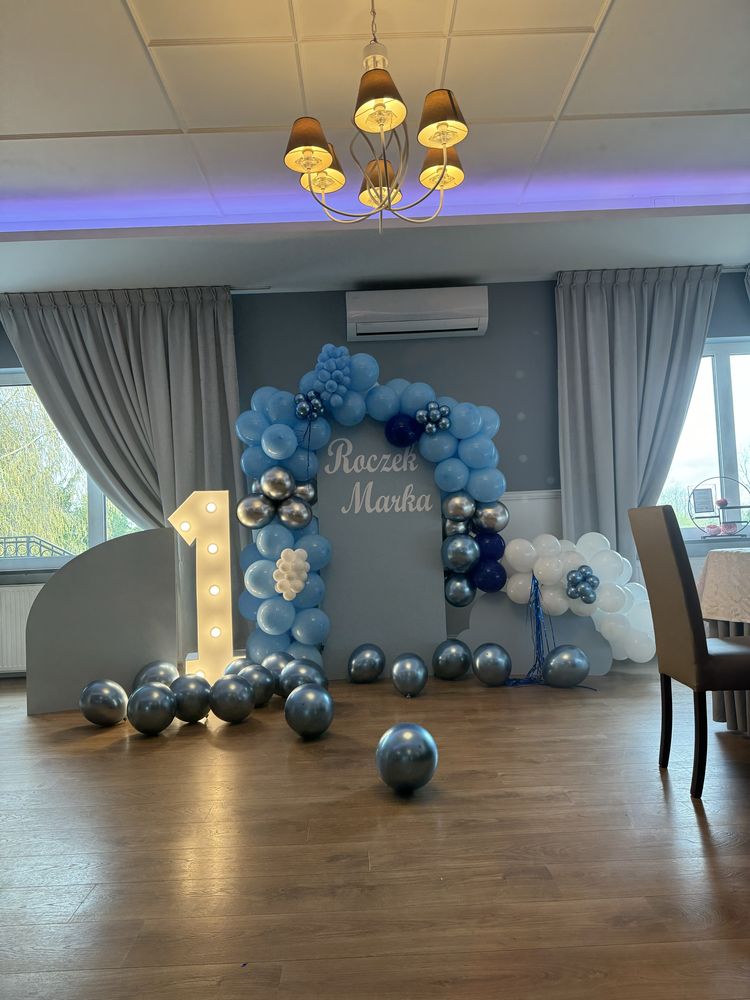 Ścianki balonowe dekoracyjne urodziny cyfry led