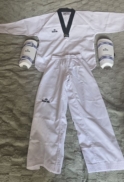 Добок інвентар для тренування з тхеквондо