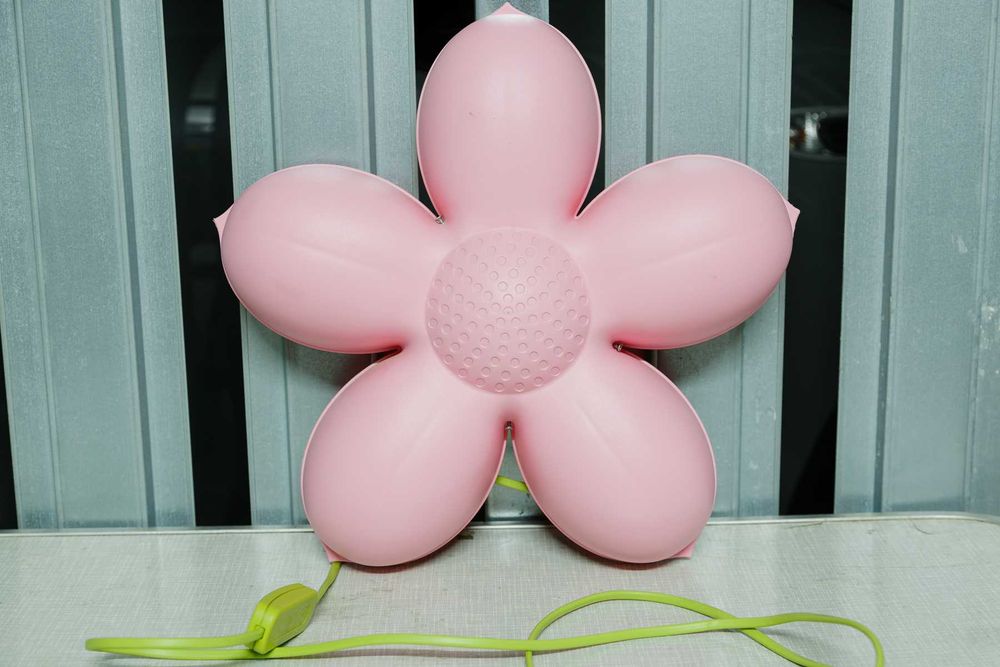 Lampka Ikea Smila Blomma Kwiatek różowa.