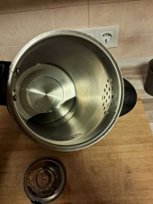 Електрочайник tefal робочий але з відломаною кришкою Чайник