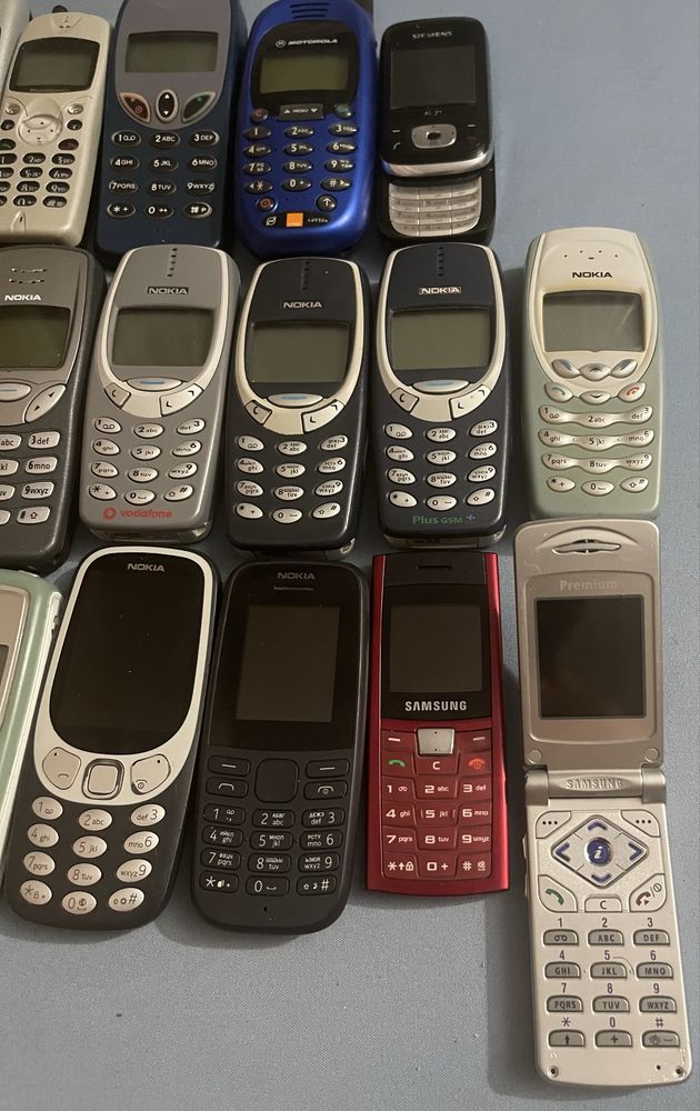 Лот Nokia и других мобилок,ретро,винтаж