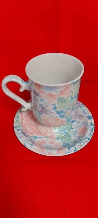 Kubek, filiżanka  z talerzykiem, wzór kwiatowy