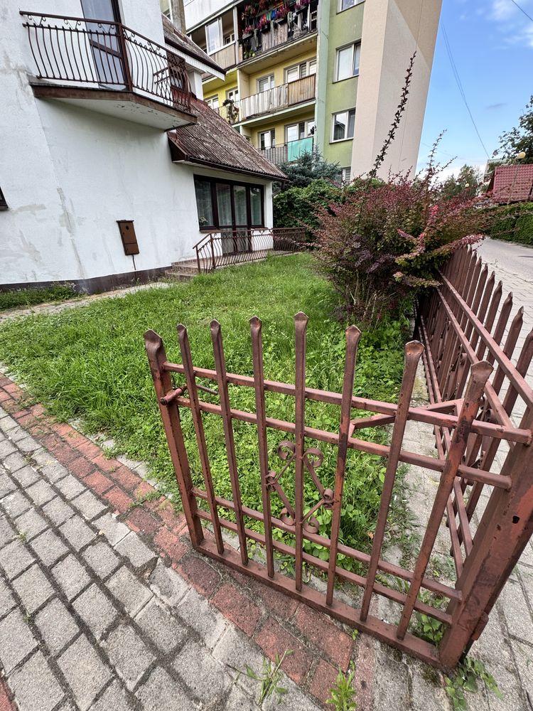 Murowany dom w stylu francuskim na sprzedaż wolnostojący z potencjałem