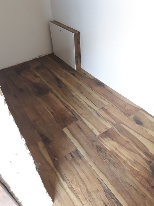 Glazurnik. Układanie płytek F.U UKŁADAMY PŁYTKI