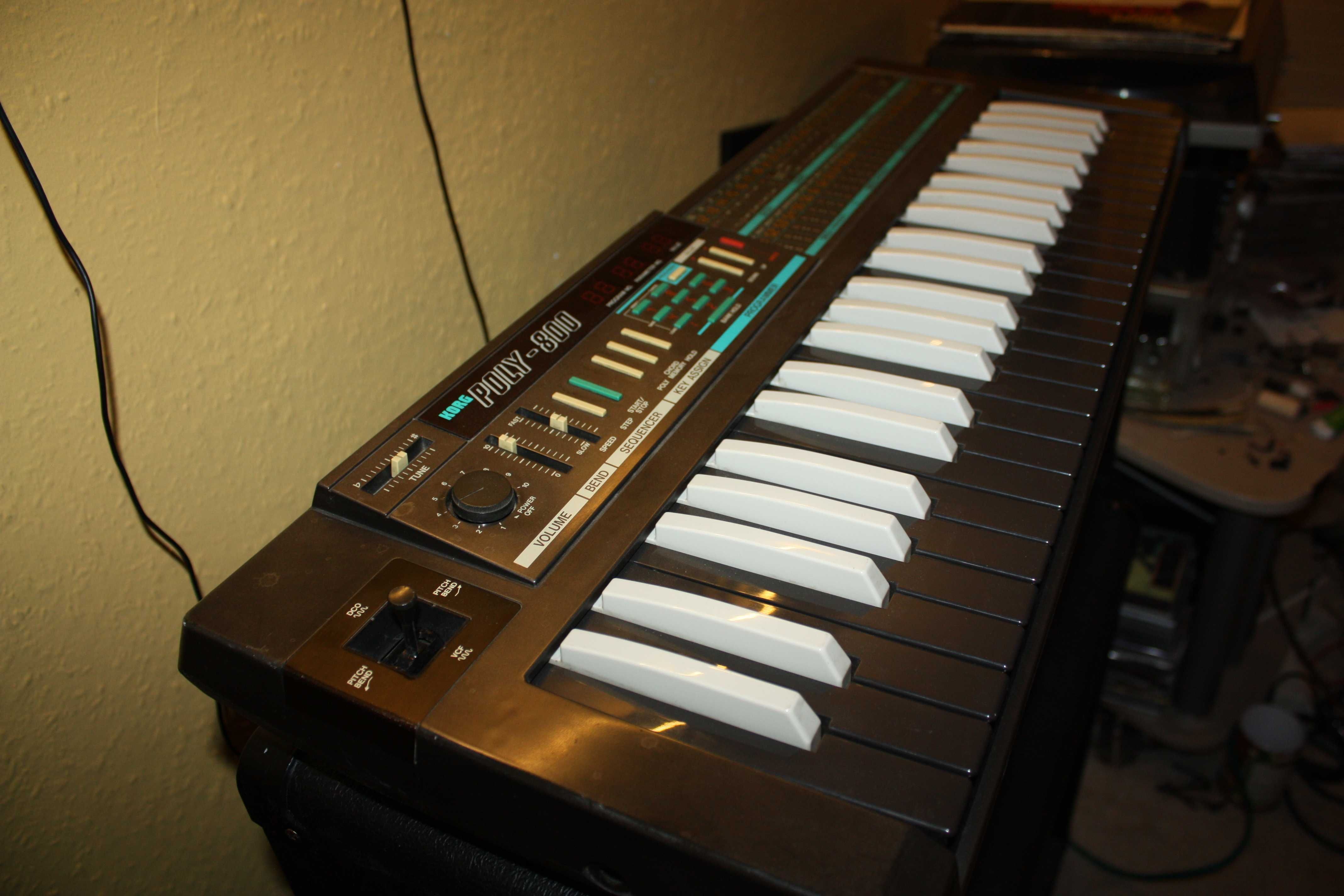 Korg Poly 800 syntezator vintage 1985 Japan reverse keys