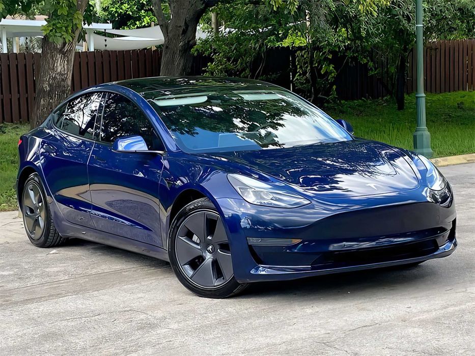 Tesla Model 3      2022
