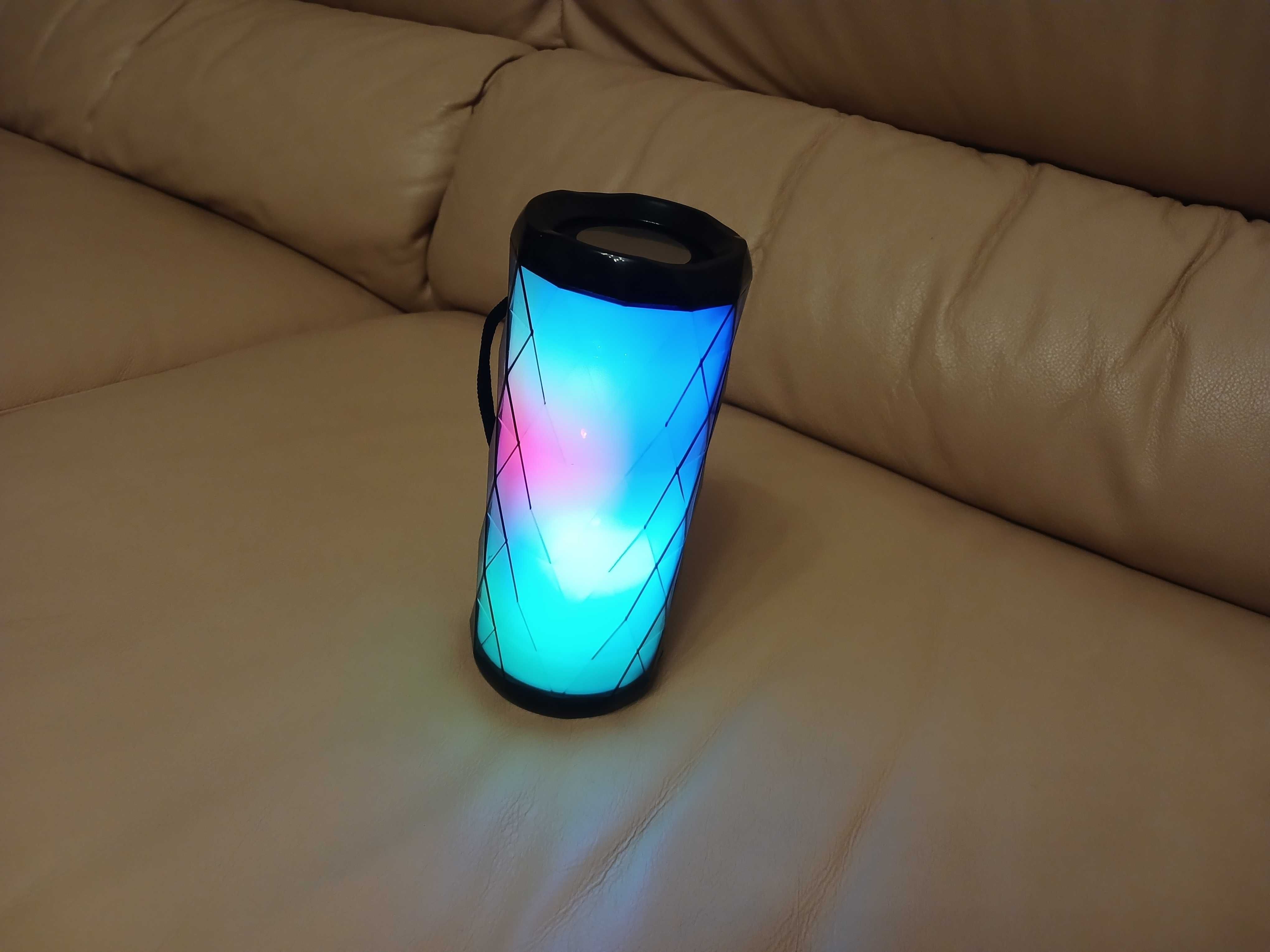 Чудова світломузична блютуз-колонка з RGB LED-підсветкою