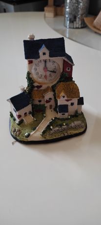 Miniaturas de casinhas, com relógio