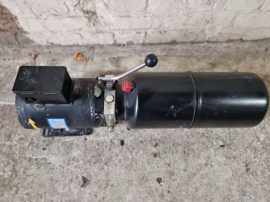 Гідравлічний насос на автопідйомник