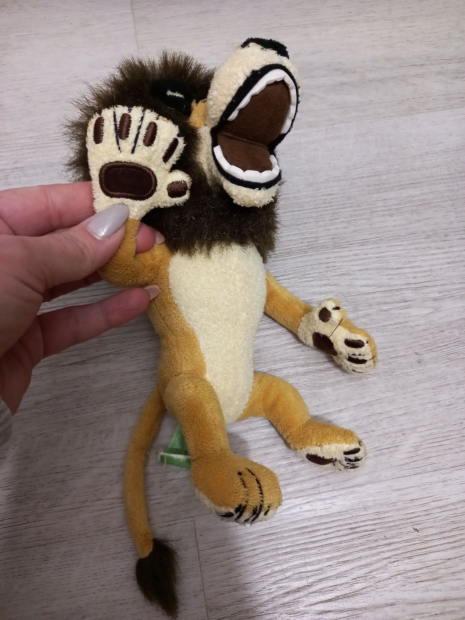 Madagaskar lew Alex maskotka przytulanka zabawka 24cm