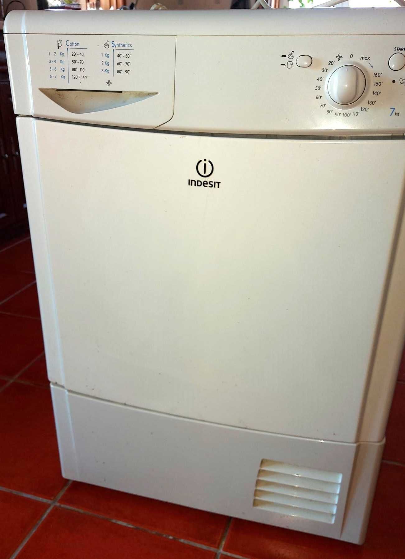 Máquina de secar roupa Indesit IDC 75