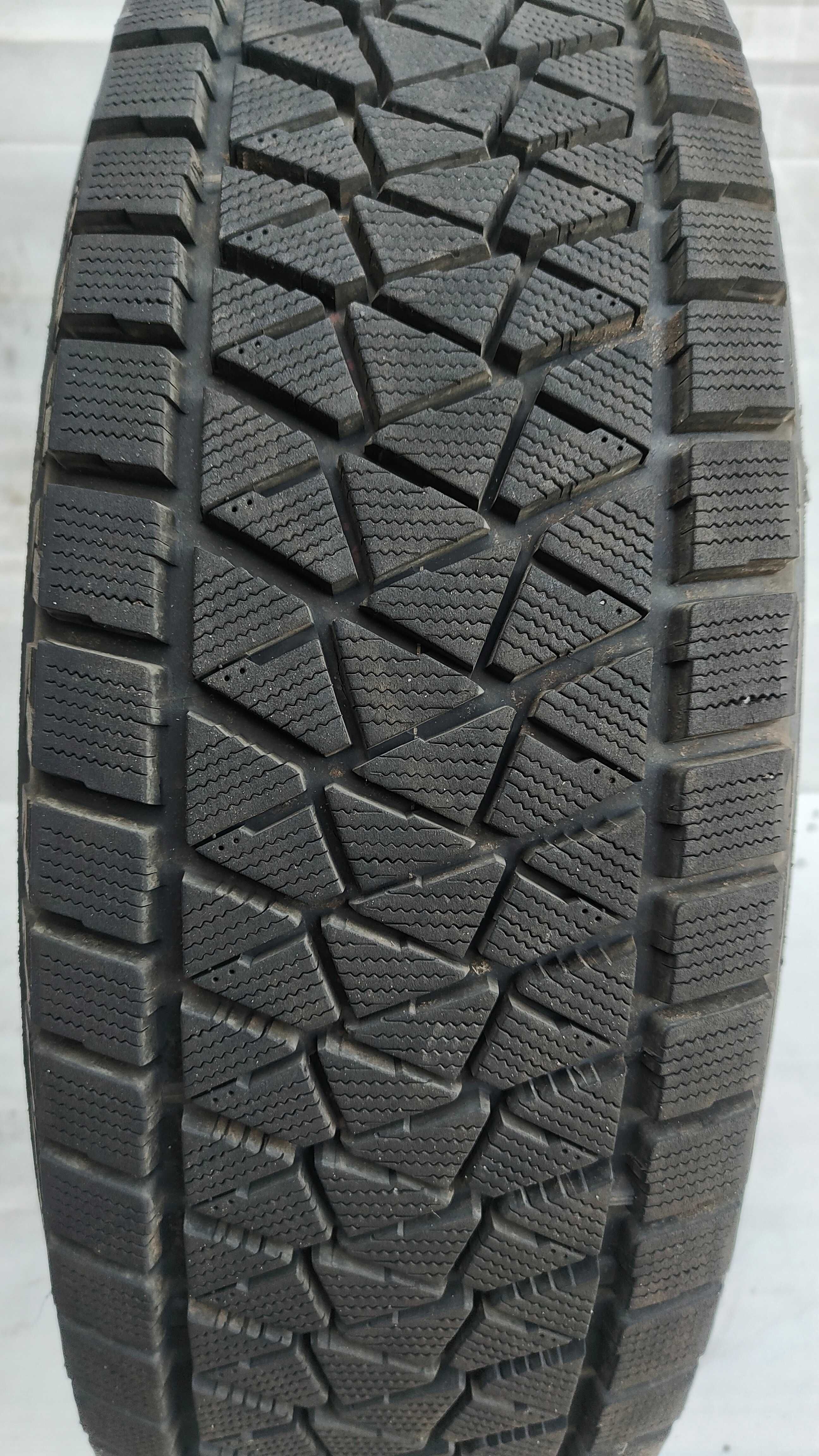 Opona Zimowa 245/70/17 Bridgestone DM V2