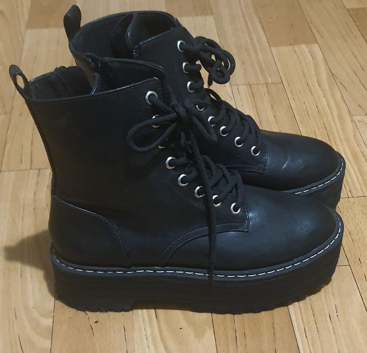 Ботінки фірми H&M