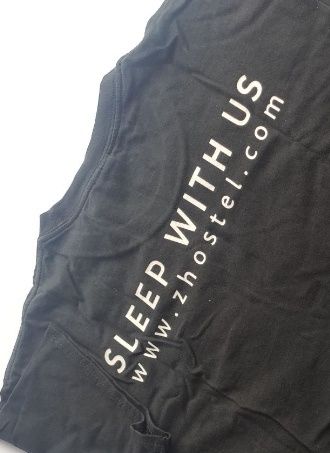 T-shirt ZHostel Manilla L estampa "Sleep with us"