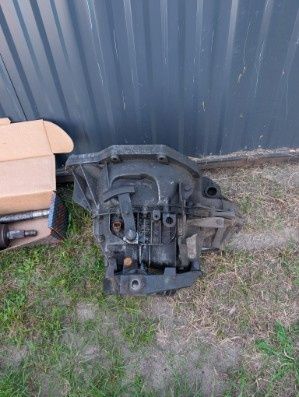 Skrzynia biegów + 2 półosie od Opla Movano