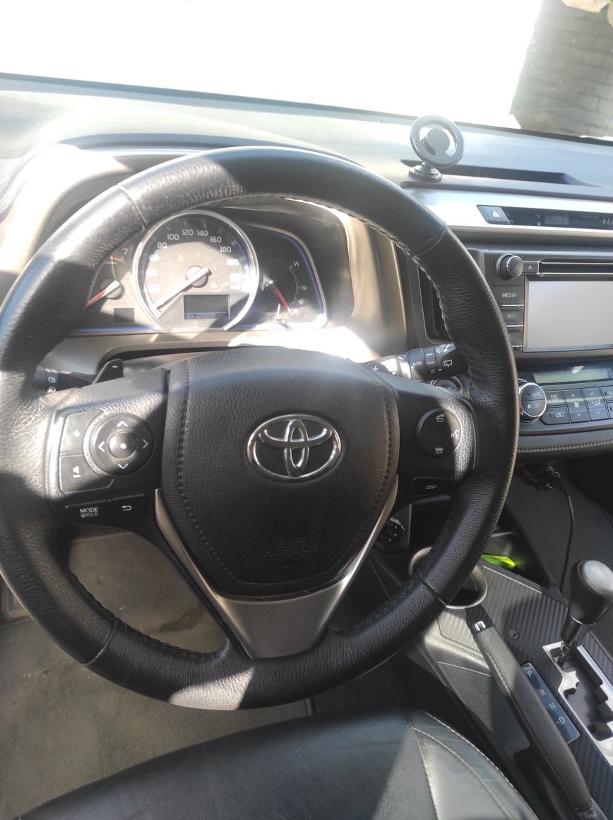 Продам Toyota Rav 4
