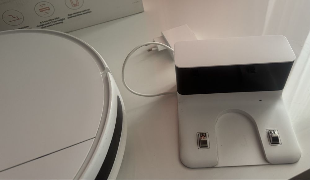 Mi Robot Vacuum-Mop Essential