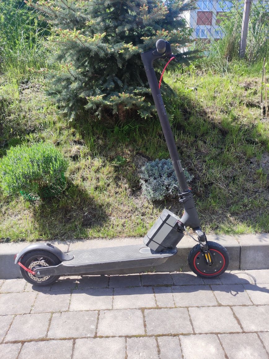 Електросамокат Xiaomi Mi Electric Scooter pro