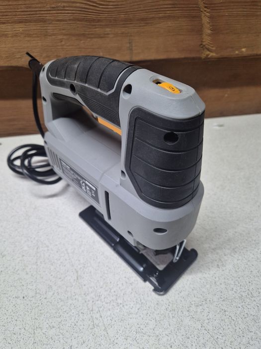 Titan Wyrzynarka 600W F66