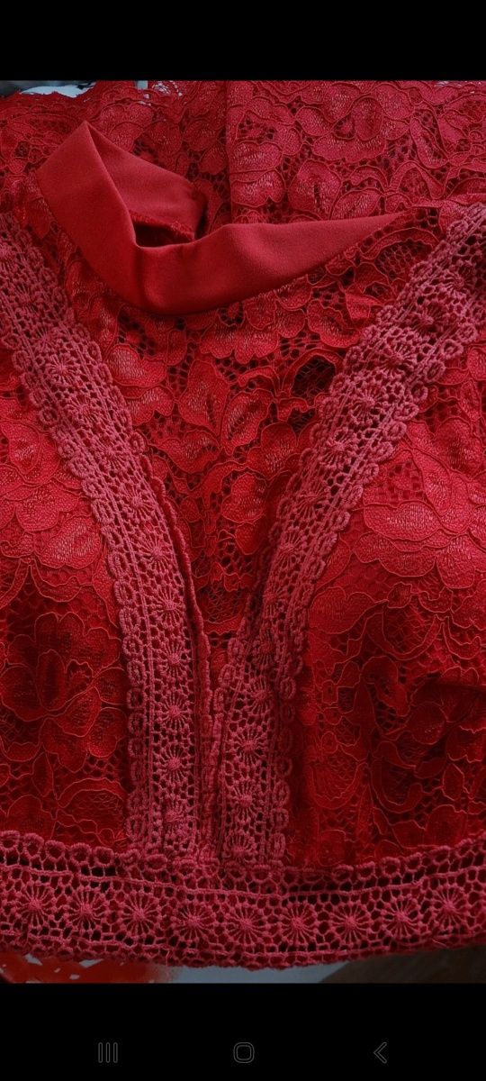 Koronkowa czerwona sukienka S