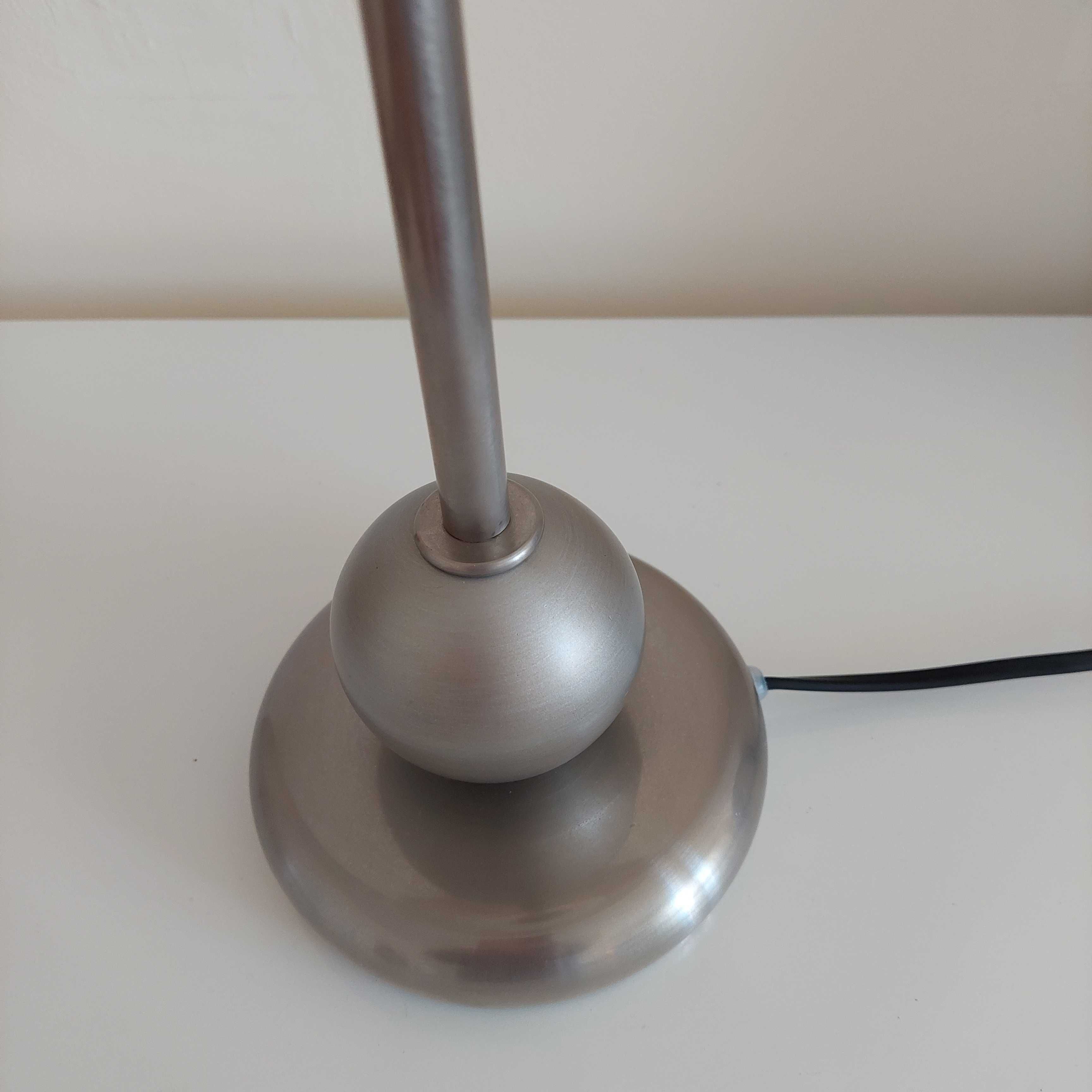 2 candeeiros de mesa de cabeceira e 1 abajour tecto