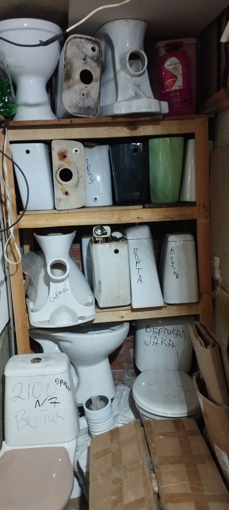 Продам унитазы б/у,бачки , крышки.