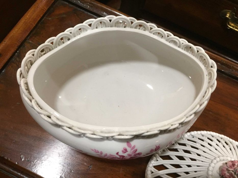 Terrina em porcelana europeia