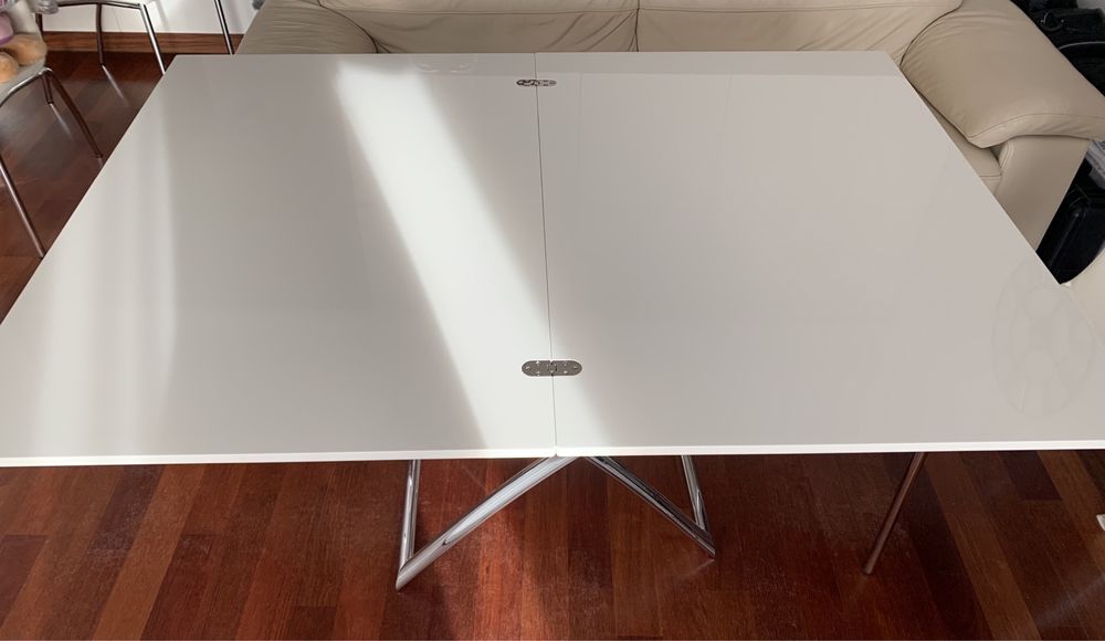 Stół Magic włoskiej firmy Calligaris