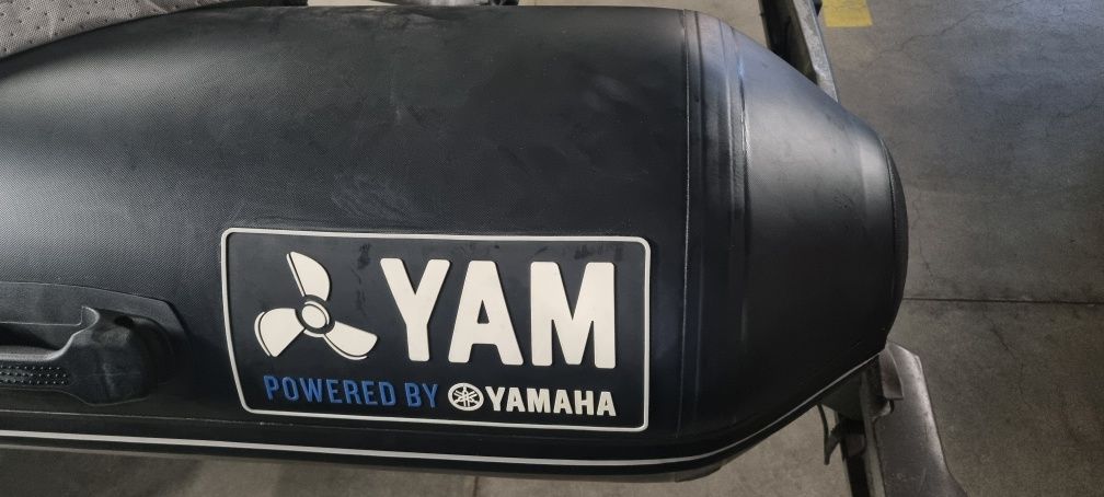 Ponton Yamaha 380 praktycznie nowy z przyczepką