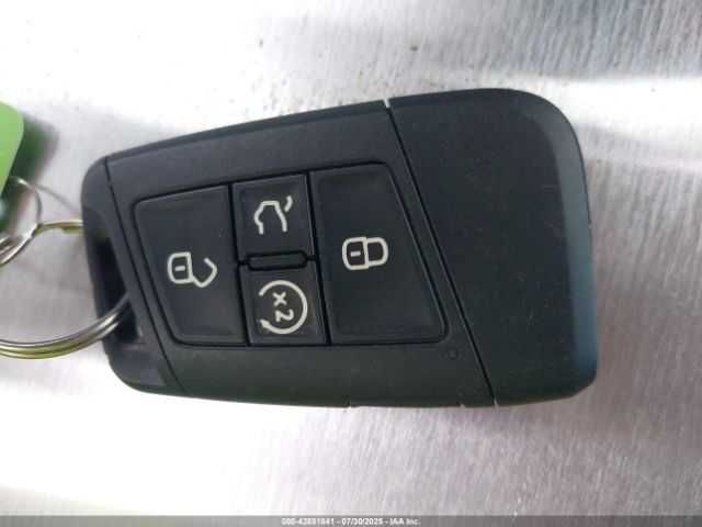 Volkswagen Tiguan 2.0T SE *