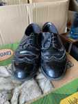 czarne buty oksfordki lakierki
