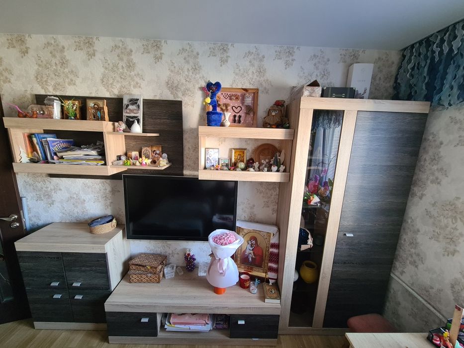 Стінка для вітальні чи дитячої кімнати