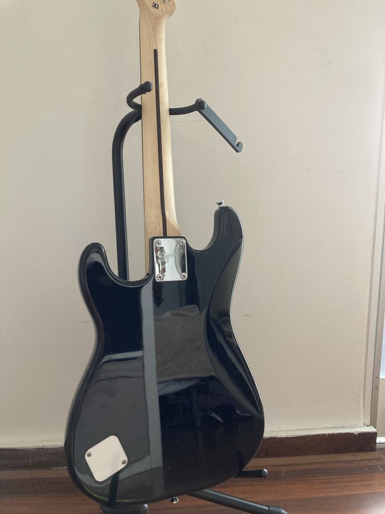 Guitarra Fender Squier (nova)