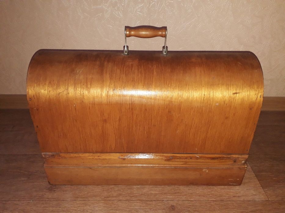 Швейная машина ПМЗ в отличном состоянии с футляром