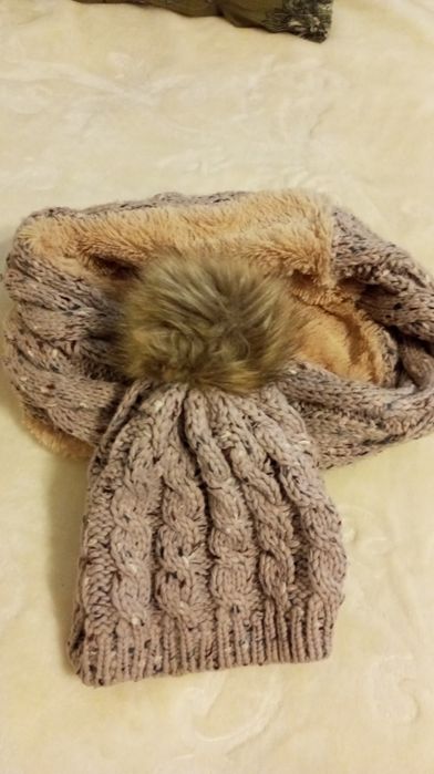 Czapka z koniem damska