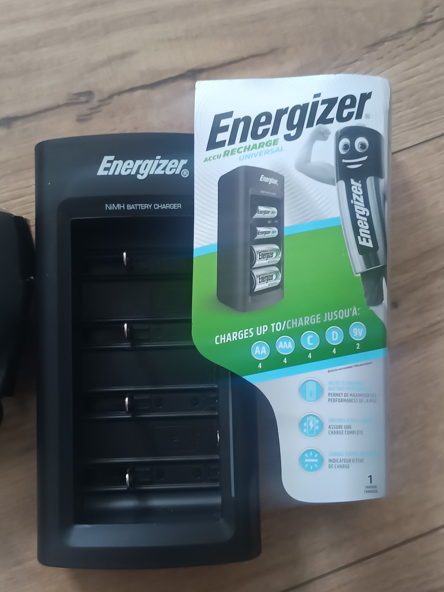 Ładowarka Energizer Universalna ładowarka do baterii 
Ładowarka Energi