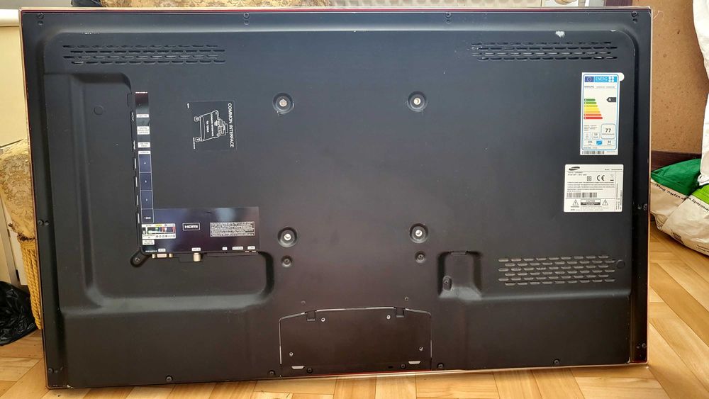 Samsung Smart 40 cali najwyszsza półka.