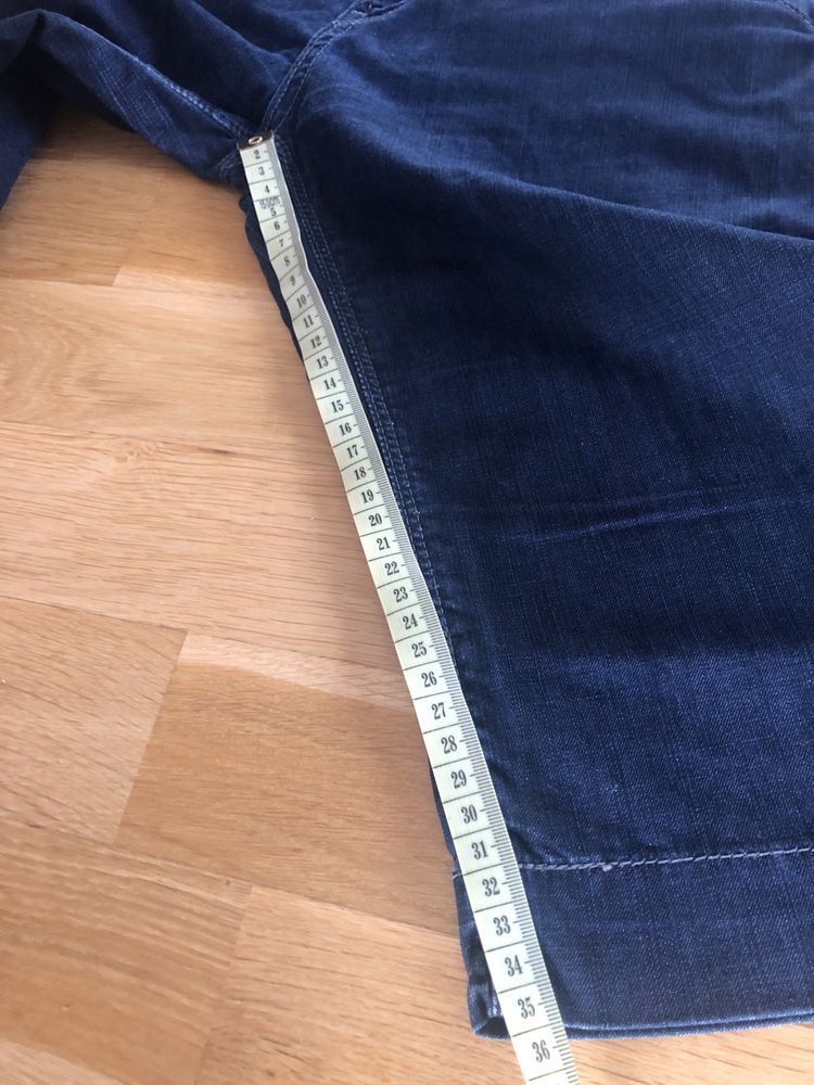 Levi’s spodnie jeansowe krótkie do kolan