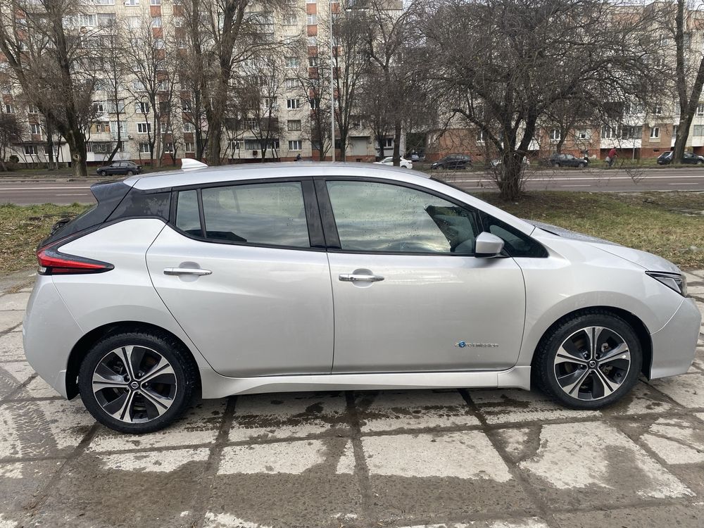 Nissan Leaf ZE1 SV