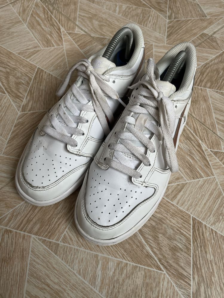 Женские Кроссовки Nike Dunk Sb Low GS White