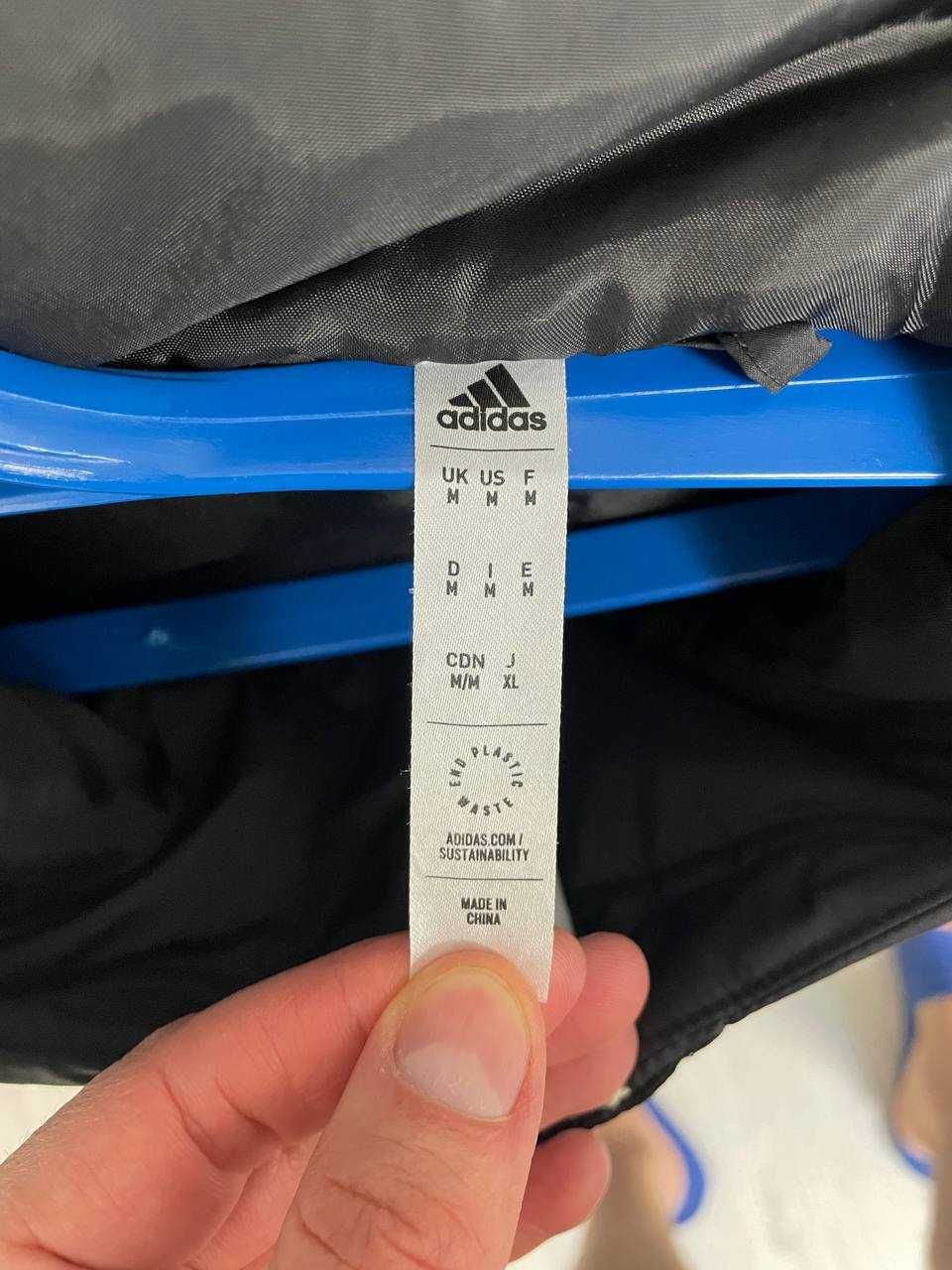 Продаю куртку Adidas розмір М(48/50)